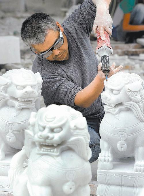 石材加工企业赶制订单产品纪实 机器轰鸣中的速度与品质